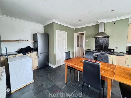 3 bedroom End of terrace house for sale in South Road, Moorends, Doncaster, DN8