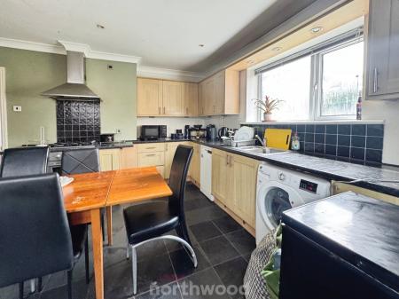 3 bedroom End of terrace house for sale in South Road, Moorends, Doncaster, DN8