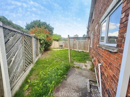3 bedroom Terraced House to let in South Road, Moorends, Doncaster, DN8