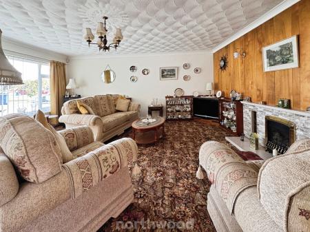3 bedroom Semi-detached bungalow for sale in Park Crescent, Thorne, Doncaster, DN8