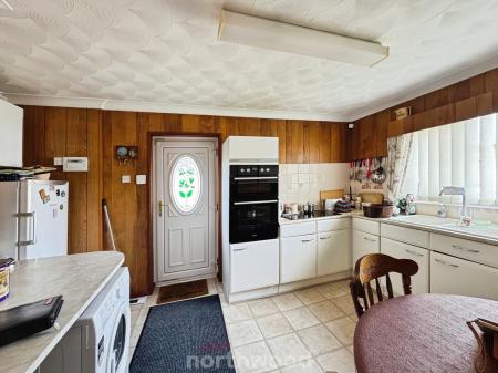 3 bedroom Semi-detached bungalow for sale in Park Crescent, Thorne, Doncaster, DN8