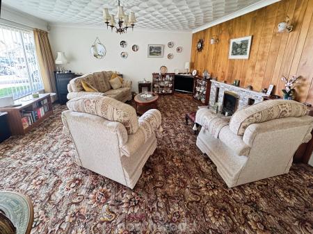 3 bedroom Semi-detached bungalow for sale in Park Crescent, Thorne, Doncaster, DN8