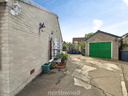 3 bedroom Semi-detached bungalow for sale in Park Crescent, Thorne, Doncaster, DN8