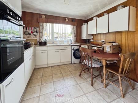 3 bedroom Semi-detached bungalow for sale in Park Crescent, Thorne, Doncaster, DN8