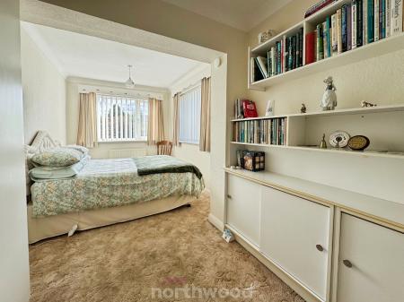 3 bedroom Semi-detached bungalow for sale in Park Crescent, Thorne, Doncaster, DN8