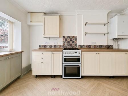 2 bedroom Semi-detached house to let in South Parade, Thorne, Doncaster, DN8