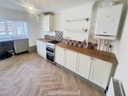 2 bedroom Semi-detached house to let in South Parade, Thorne, Doncaster, DN8