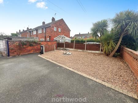3 bedroom End of terrace house to let in Haynes Road, Thorne, Doncaster, DN8