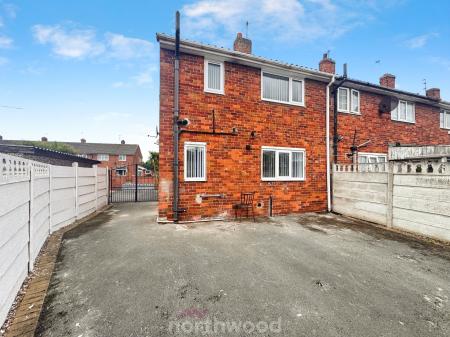 3 bedroom End of terrace house to let in Haynes Road, Thorne, Doncaster, DN8
