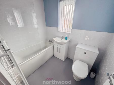 3 bedroom End of terrace house to let in Haynes Road, Thorne, Doncaster, DN8