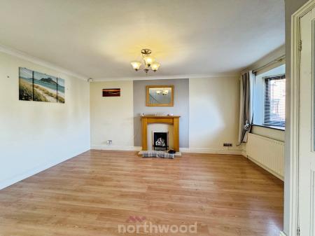 3 bedroom Semi-detached house to let in St Georges Road, Thorne, Doncaster, DN8