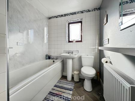 3 bedroom Semi-detached house to let in St Georges Road, Thorne, Doncaster, DN8