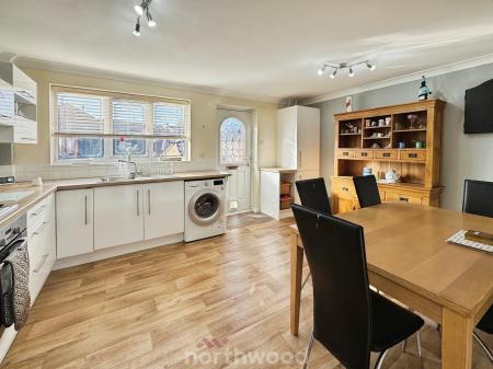 3 bedroom Semi-detached house to let in St Georges Road, Thorne, Doncaster, DN8