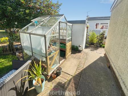 2 bedroom Park home for sale in Palm Grove Court, Thorne, Doncaster, DN8