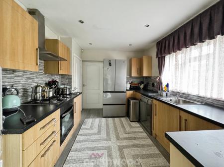 3 bedroom Detached house to let in Miller Close, Thorne, Doncaster, DN8