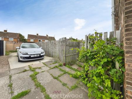 3 bedroom Detached house to let in Miller Close, Thorne, Doncaster, DN8