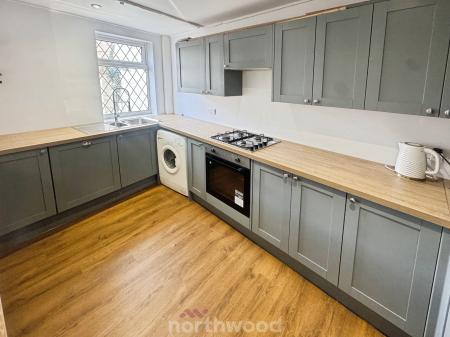 3 bedroom End of terrace house for sale in Queen Street, Thorne, Doncaster, DN8