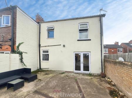3 bedroom End of terrace house for sale in Queen Street, Thorne, Doncaster, DN8