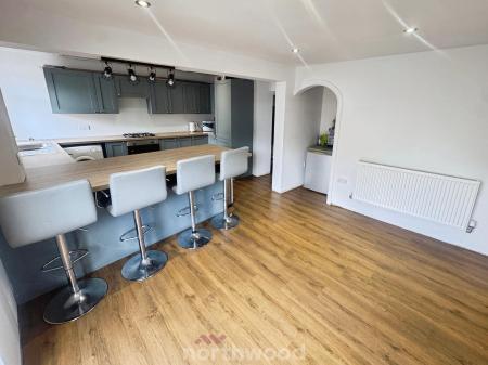 3 bedroom End of terrace house for sale in Queen Street, Thorne, Doncaster, DN8