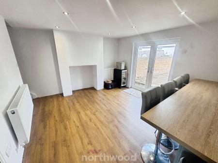 3 bedroom End of terrace house for sale in Queen Street, Thorne, Doncaster, DN8