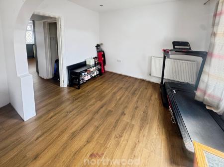 3 bedroom End of terrace house for sale in Queen Street, Thorne, Doncaster, DN8