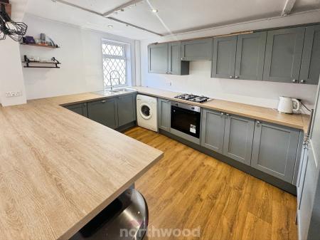 3 bedroom End of terrace house for sale in Queen Street, Thorne, Doncaster, DN8
