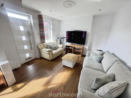 3 bedroom End of terrace house for sale in Queen Street, Thorne, Doncaster, DN8