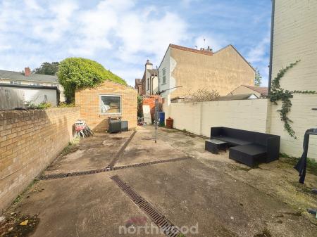 3 bedroom End of terrace house for sale in Queen Street, Thorne, Doncaster, DN8