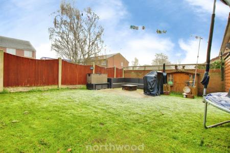 3 bedroom Semi-detached house to let in Moorside Court, Moorends, Doncaster, DN8