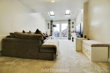 3 bedroom Semi-detached house to let in Moorside Court, Moorends, Doncaster, DN8