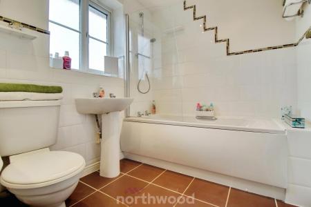 3 bedroom Semi-detached house to let in Moorside Court, Moorends, Doncaster, DN8