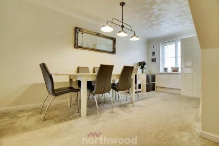 3 bedroom Semi-detached house to let in Moorside Court, Moorends, Doncaster, DN8