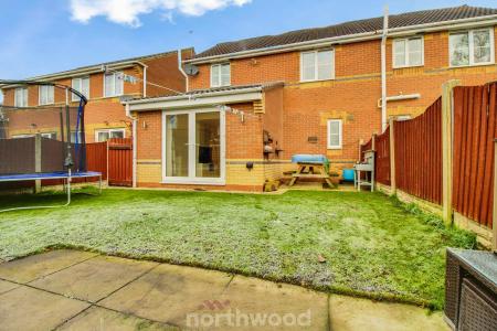 3 bedroom Semi-detached house to let in Moorside Court, Moorends, Doncaster, DN8