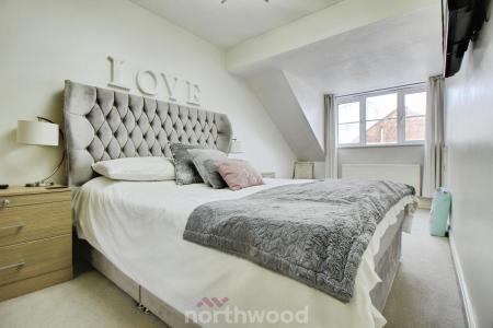 3 bedroom Semi-detached house to let in Moorside Court, Moorends, Doncaster, DN8