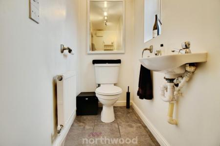 3 bedroom Semi-detached house to let in Moorside Court, Moorends, Doncaster, DN8