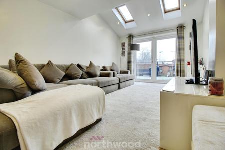 3 bedroom Semi-detached house to let in Moorside Court, Moorends, Doncaster, DN8