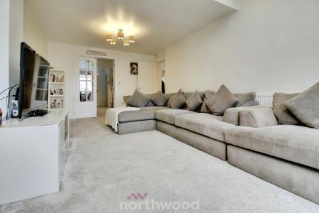 3 bedroom Semi-detached house to let in Moorside Court, Moorends, Doncaster, DN8
