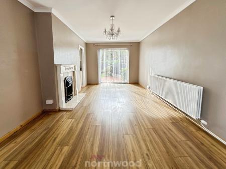 2 bedroom Semi-detached house for sale in Miller Lane, Thorne, DN8
