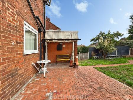 2 bedroom Semi-detached house for sale in Miller Lane, Thorne, DN8
