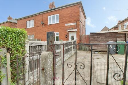 2 bedroom Semi-detached house to let in Beech Tree Avenue, Thorne, Doncaster, DN8