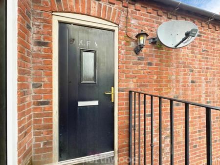 1 bedroom Flat to let in Waverley Court, Thorne, Doncaster, DN8