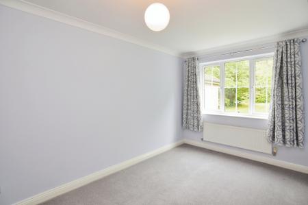 2 bedroom Flat for sale in 415 Reading Road, Winnersh, RG41