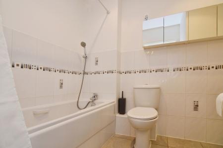 2 bedroom Flat for sale in 415 Reading Road, Winnersh, RG41