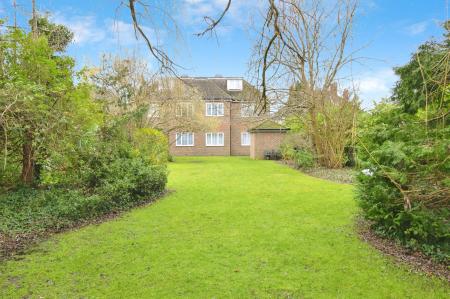 2 bedroom Flat for sale in 415 Reading Road, Winnersh, RG41