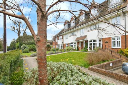 2 bedroom Flat for sale in Harding Place, Wokingham, RG40