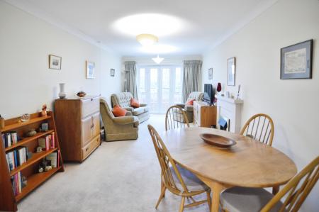 2 bedroom Flat for sale in Harding Place, Wokingham, RG40
