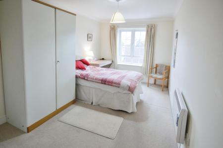 2 bedroom Flat for sale in Harding Place, Wokingham, RG40