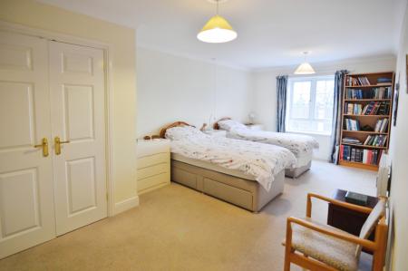 2 bedroom Flat for sale in Harding Place, Wokingham, RG40