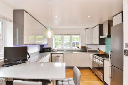 4 bedroom Detached house for sale in Rowan Drive, Crowthorne, RG45