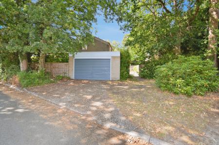 4 bedroom Detached house for sale in Shaftesbury Close, Bracknell, RG12